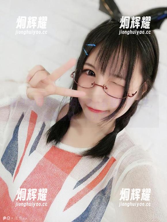 逐月Su带来的私拍合集，套装就像人生，层层叠叠，意外满满。