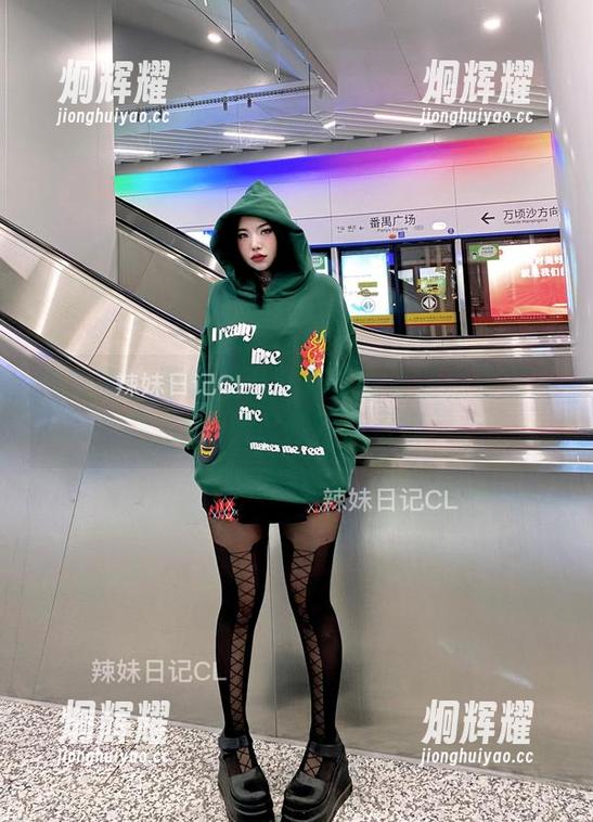 微密圈 - 不能再看陈佩奇的老婆私房照片，点赞已经怕成习惯