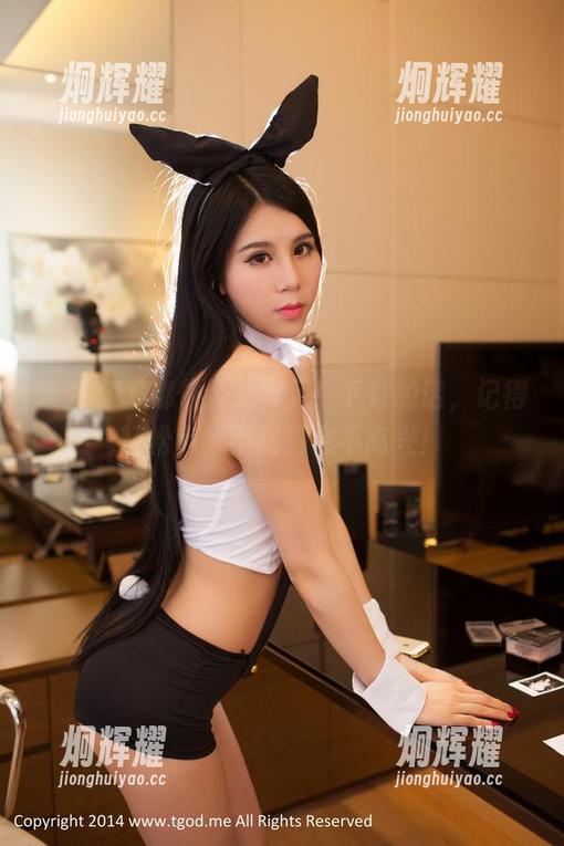 青豆客 - 娜依灵儿裸足：下载的话，记得轻松点，不然脚会不高兴！