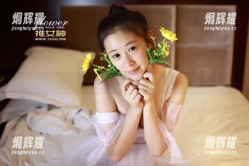 青豆客 - 大家快集合，谭晓彤的女友图包浪费太多眼球！